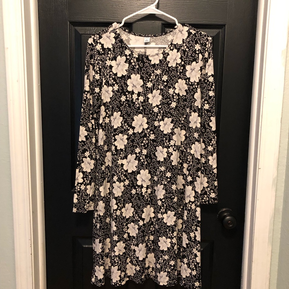 Barely worn Old Navy floral dress